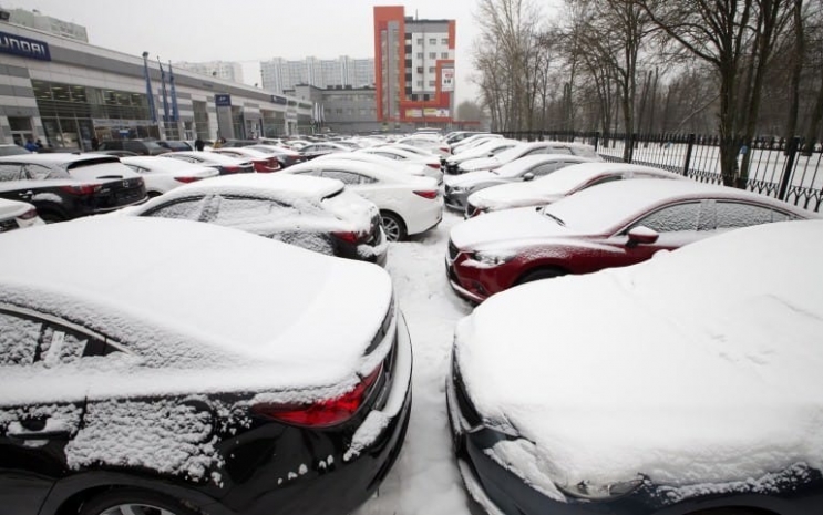Российский авторынок рухнул в январе на 24%
