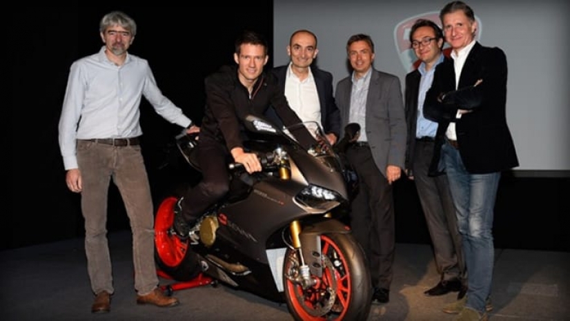 Автогонщику Себастьену Ожье вручили эксклюзивный Ducati Panigale