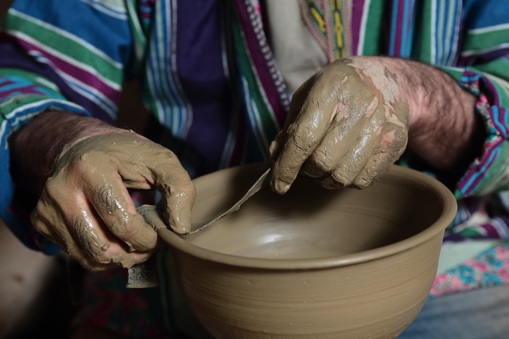 Семья, которая сохранила гиждуванскую керамику: семь поколений мастеров и три ремесла