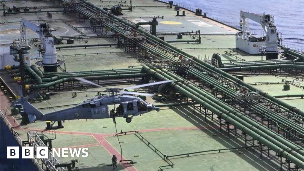 США перехватили танкер с иранской нефтью в Индийском океане