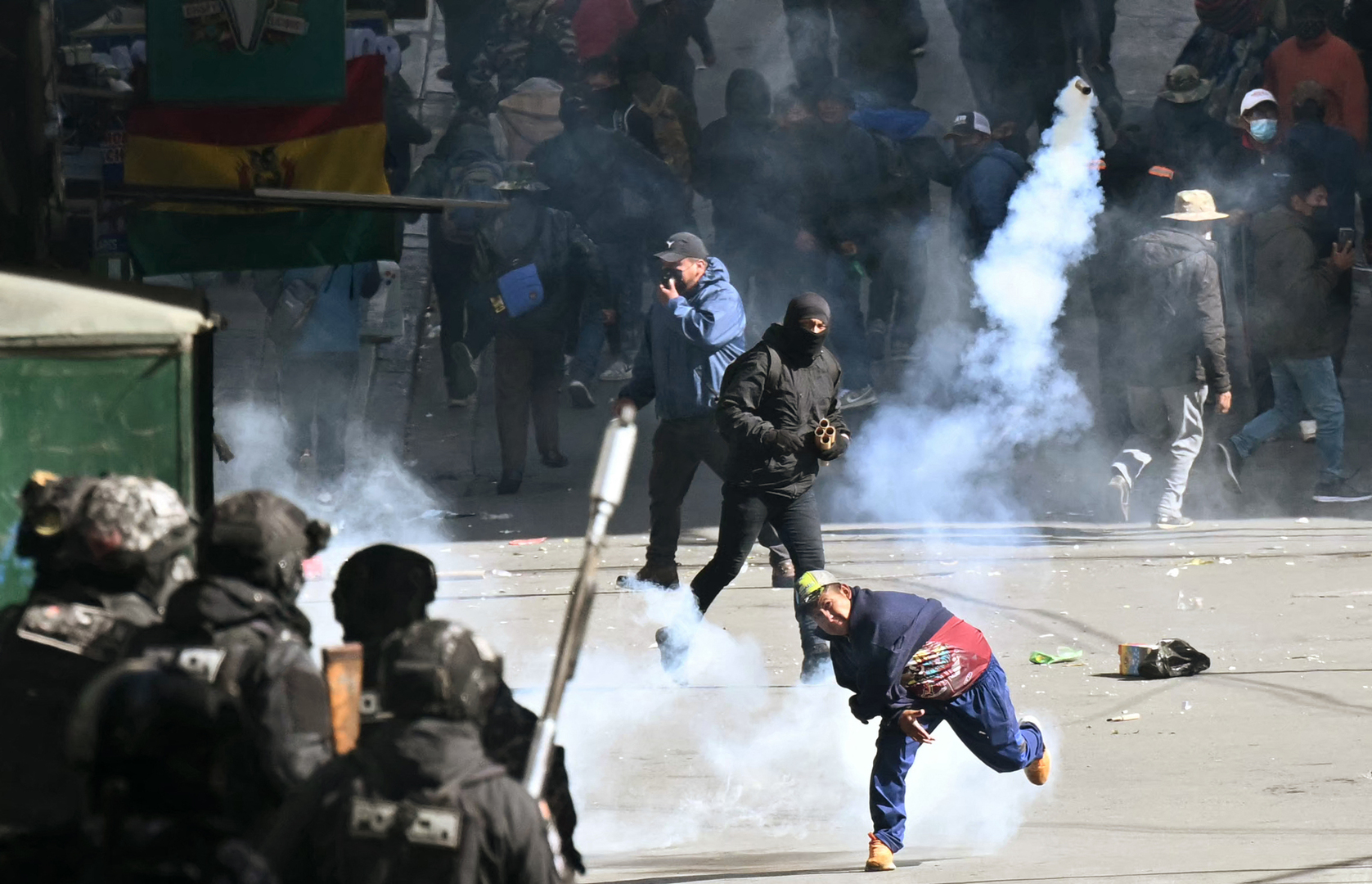 Напряжение в Боливии: протестующие движутся к президентскому дворцу