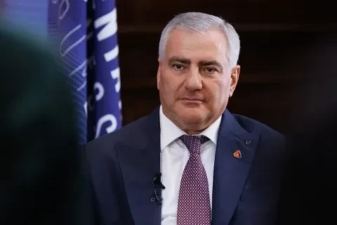 Сторонники Карапетяна столкнулись с полицией у здания суда: есть задержанные -ОБНОВЛЕНО-ВИДЕО