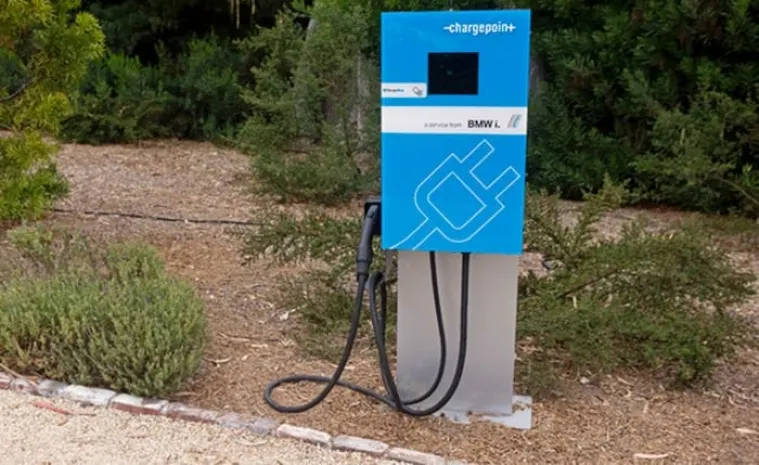 BMW представит новые зарядные станции для электрокаров