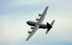 Военный самолет с 38 людьми разбился по пути в Антарктиду