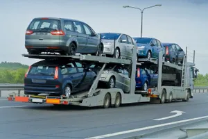 Рекорд по импорту легковых авто зафиксирован в Казахстане