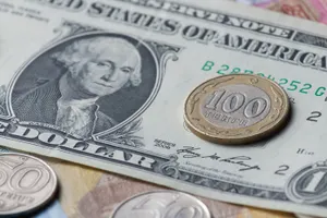 Доллар продолжает стремительно расти