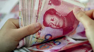 Российский бизнес готовится заменить доллары юанями