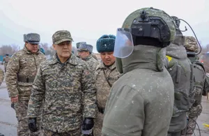 Ермекбаев проверил воинскую часть в Арыси