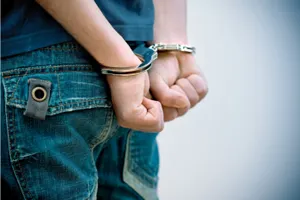 16-летний подросток задержан во время закладки наркотиков в Уральске