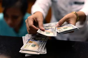 Курс доллара начал расти в Казахстане