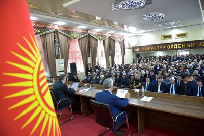 Жапаров в Кара-Кульдже и Узгене: дамбы, вода, дороги, больница и ипотечное жилье