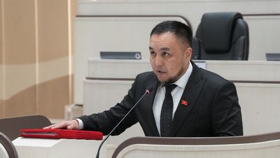 Новый депутат принял присягу в ЖК