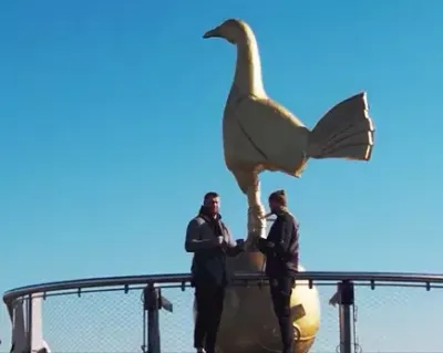 Битву взглядов Тайсона Фьюри и Арслана Махмудова сняли на крыше стадиона «Тоттенхэм»