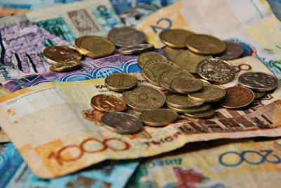 Укрепление курса тенге по отношению к доллару приостановилось