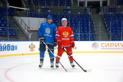 Масимов и Медведев сыграли в хоккей