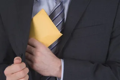 На 3,5 года за подстрекательство к взятке осужден житель Атырау